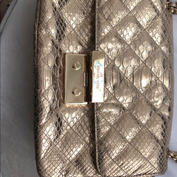 Micheal Kors gold chain purse - Picture 2 of 4